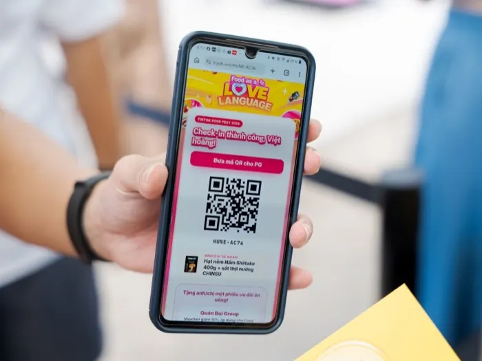 Mã QR nhận quà trên điện thoại